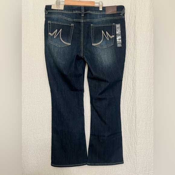 NWT Maurice’s Women’s Elite Straight Fit. Slim Boot. - Picture 4 of 4